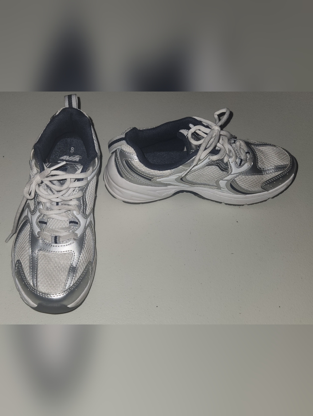 White & Silver Avia 5000 Athletic Sneakers - Size 8 - Picture 3 of 10